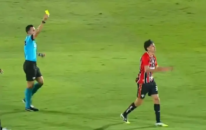 Terceiro amarelo tira Ferraresi do jogo do São Paulo contra o Bahia Terceiro amarelo tira Ferraresi do jogo do São Paulo contra o Bahia