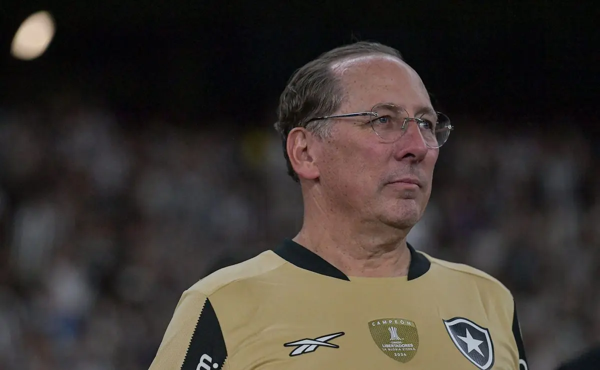 Textor Sente Maior Pressão para Demitir Davide Ancelotti Após Derrota do Botafogo para o Flamengo