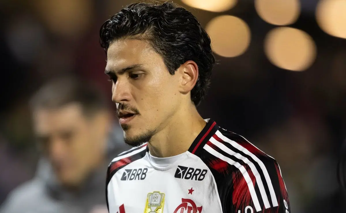 Titulares e torcida pedem escalação de Pedro contra o Botafogo a Filipe Luís Titulares e torcida pedem escalação de Pedro contra o Botafogo a Filipe Luís