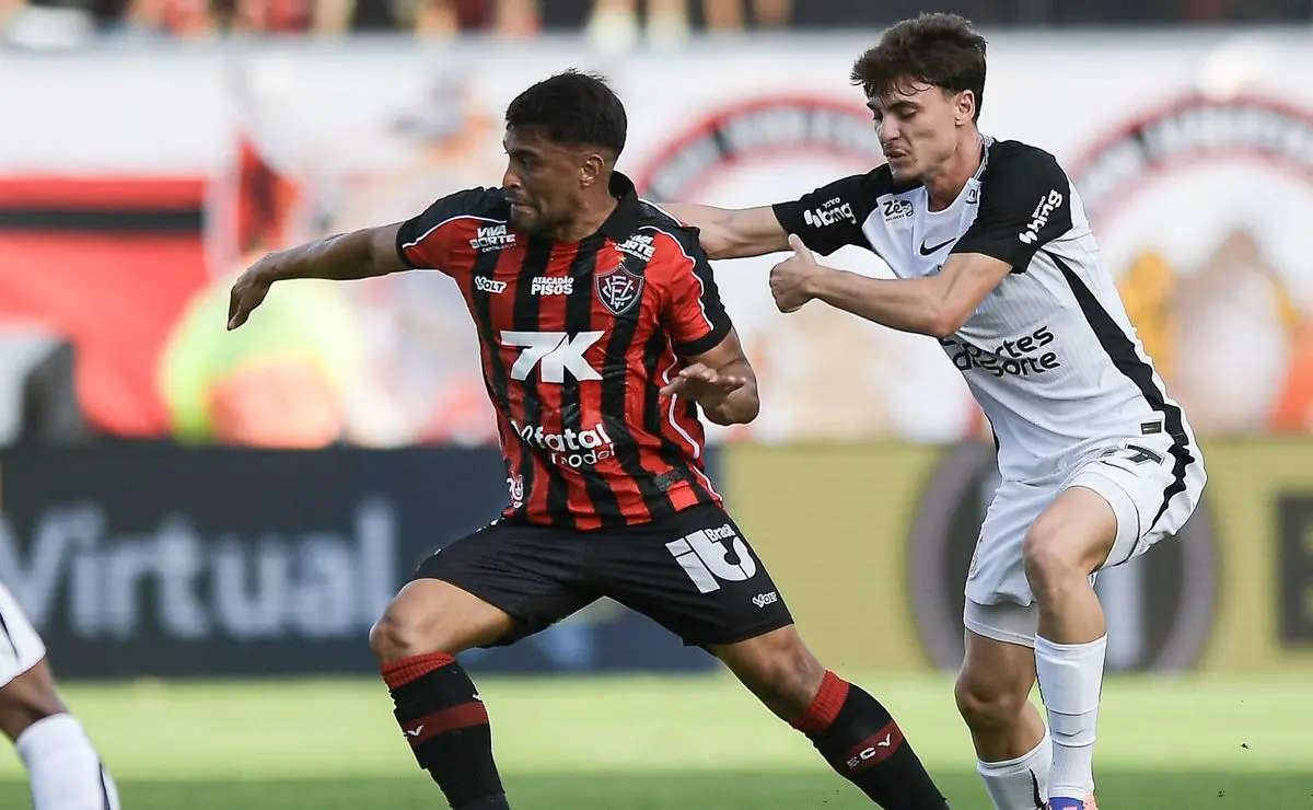 Torcida do Corinthians questiona time de Dorival após escanteio mal cobrado contra o Vitória Torcida do Corinthians questiona time de Dorival após escanteio mal cobrado contra o Vitória