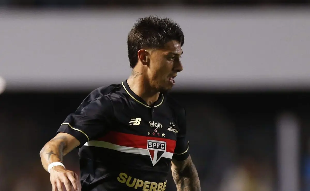 Torcida do São Paulo critica possível renovação com Emiliano Rigoni após atitude polêmica do atacante no CT