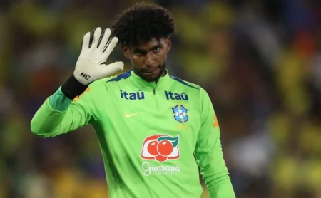 Trabalho de Hugo Souza no Corinthians é elogiado por Taffarel e goleiro recebe chance na Seleção Brasileira Trabalho de Hugo Souza no Corinthians é elogiado por Taffarel e goleiro recebe chance na Seleção Brasileira