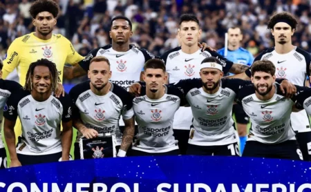 Vampeta critica a disputa pelo título do Corinthians. Vampeta critica a disputa pelo título do Corinthians.