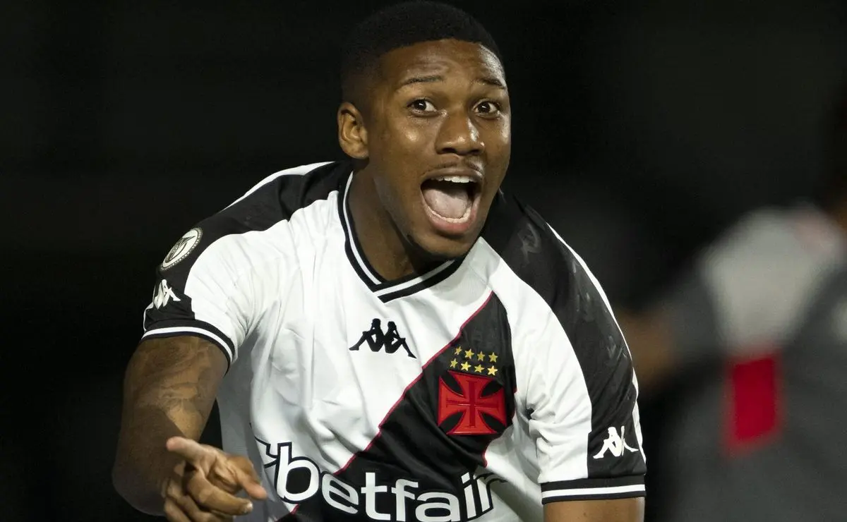 Vasco Abre Negociação por Leandrinho Após Contato do Dínamo de Kiev; Admar Lopes Exige Garantias Bancárias Vasco Abre Negociação por Leandrinho Após Contato do Dínamo de Kiev; Admar Lopes Exige Garantias Bancárias