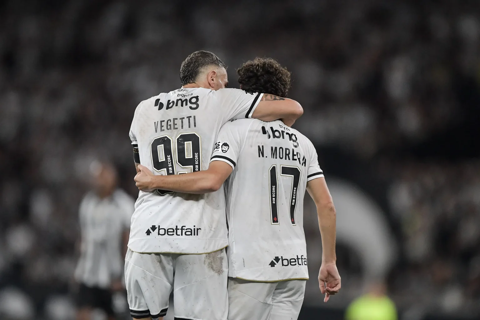 Vasco em Alerta: Cinco Pendurados Viram Preocupação Contra o São Paulo em Clássico