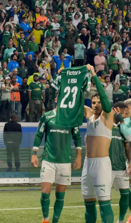 Veiga Renascido: Meia Supera Bronca de Abel e Retoma Protagonismo no Palmeiras Veiga Renascido: Meia Supera Bronca de Abel e Retoma Protagonismo no Palmeiras