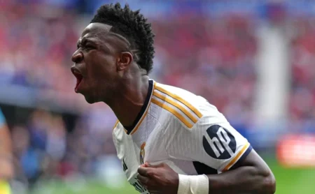 Vini Jr. Reage com Tensão Após Substituição e Discute com Yamal no Real Madrid