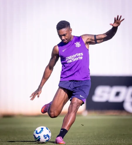 Vitinho avança no Corinthians e tem chance de retornar aos treinos antes do esperado