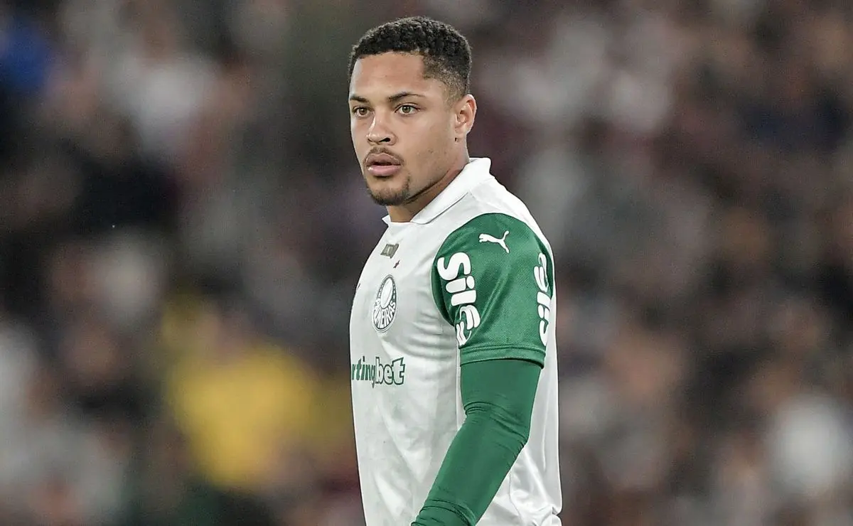 Vitor Roque Confronta o Cruzeiro Revivendo a Polêmica Saída Judicial Antes do Duelo pelo Verdão