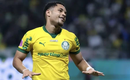 Vitor Roque brilha e sobe ao topo: Palmeiras goleia o Red Bull Bragantino Vitor Roque brilha e sobe ao topo: Palmeiras goleia o Red Bull Bragantino