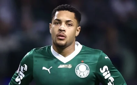 Vitor Roque toma decisão sobre saída do Palmeiras e permanência até a próxima Copa do Mundo Vitor Roque toma decisão sobre saída do Palmeiras e permanência até a próxima Copa do Mundo