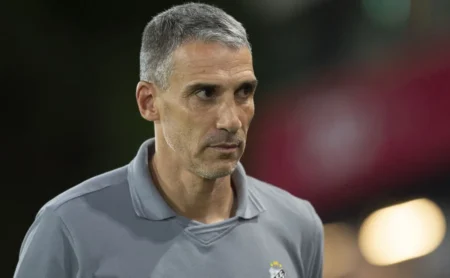 Vojvoda Busca Alternativas para o Decisivo Santos x Fortaleza: Veja a Provável Escalação Vojvoda Busca Alternativas para o Decisivo Santos x Fortaleza: Veja a Provável Escalação