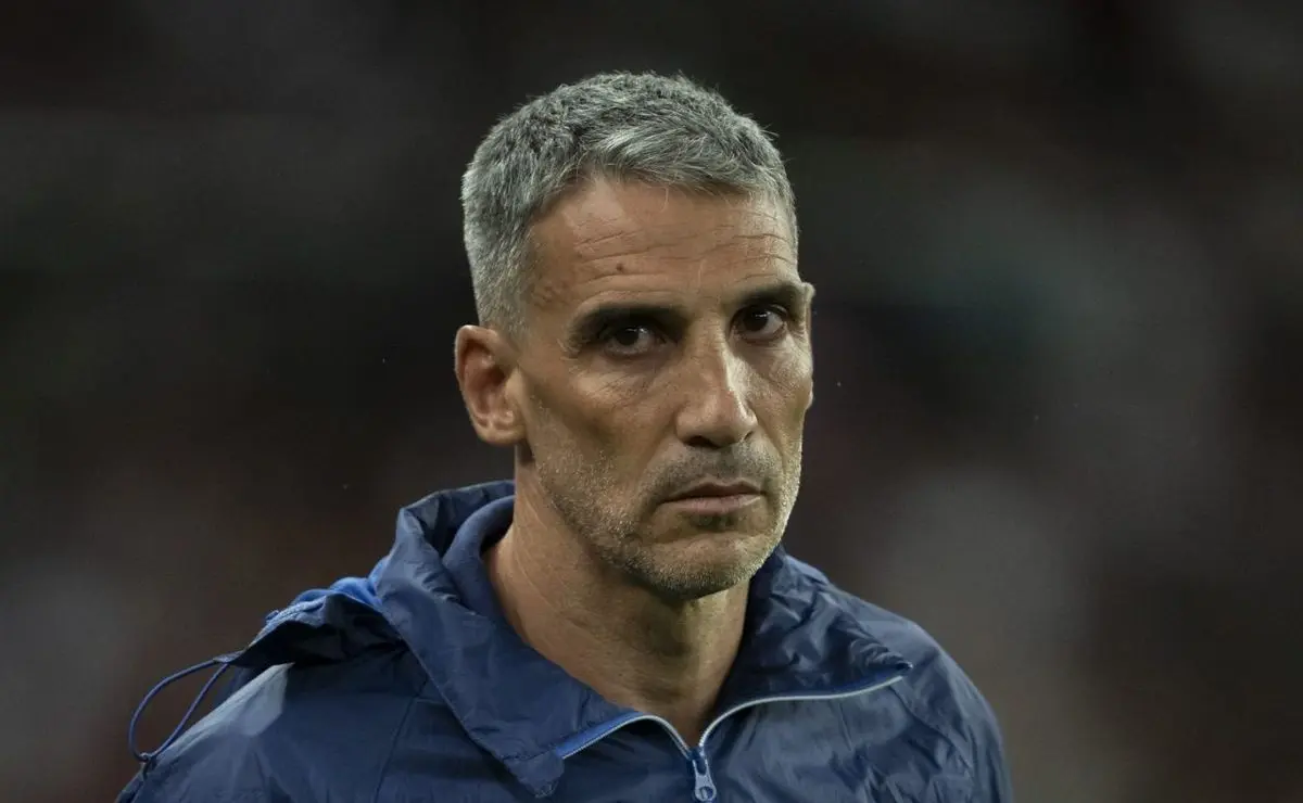 Vojvoda Mantém Lautaro Díaz como Titular, Superando Expectativas por Caballero no Santos Vojvoda Mantém Lautaro Díaz como Titular, Superando Expectativas por Caballero no Santos