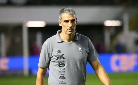 Vojvoda admite derrota inesperada contra o Corinthians e afirma ter sido melhor partida no comando do Santos Vojvoda admite derrota "inesperada" contra o Corinthians e afirma ter sido melhor partida no comando do Santos