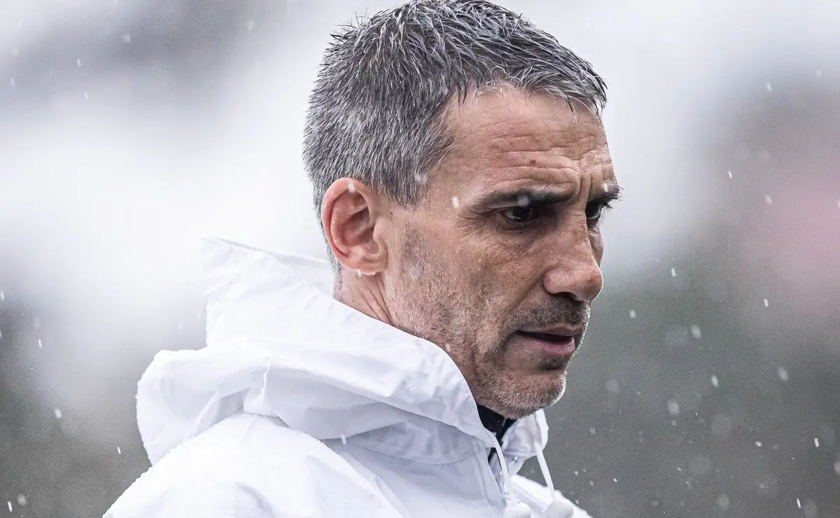 Vojvoda recebe alerta e Thaciano é desfalque no Santos contra o Corinthians "Vojvoda recebe alerta e Thaciano é desfalque no Santos contra o Corinthians"