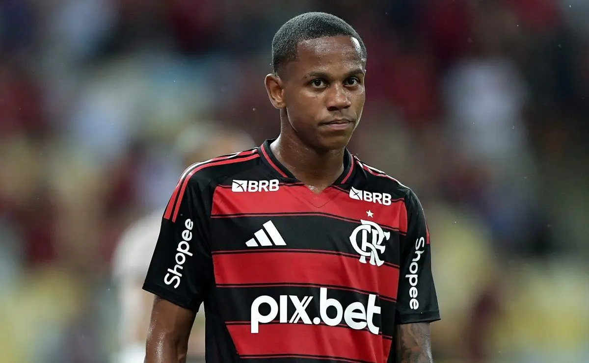 Wallace Yan se defende de noitada pré-Flamengo x Palmeiras e assegura que já sabia da não escalação Wallace Yan se defende de noitada pré-Flamengo x Palmeiras e assegura que já sabia da não escalação