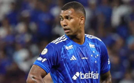 Wallace está sem prestígio com Leonardo Jardim e pode retornar ao Grêmio em 2026