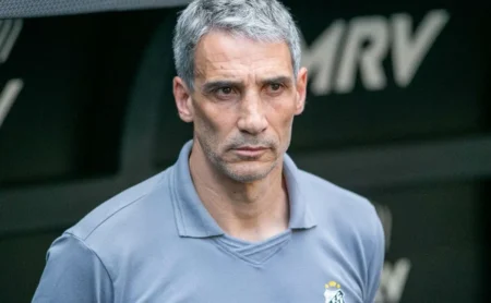 Zé Ivaldo segue fora dos planos do Santos com a decisão de Vojvoda inalterada