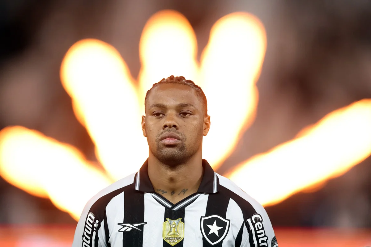 Zagueiro do Botafogo, Kaio Pantaleão, é submetido a cirurgia no joelho esquerdo Zagueiro do Botafogo, Kaio Pantaleão, é submetido a cirurgia no joelho esquerdo