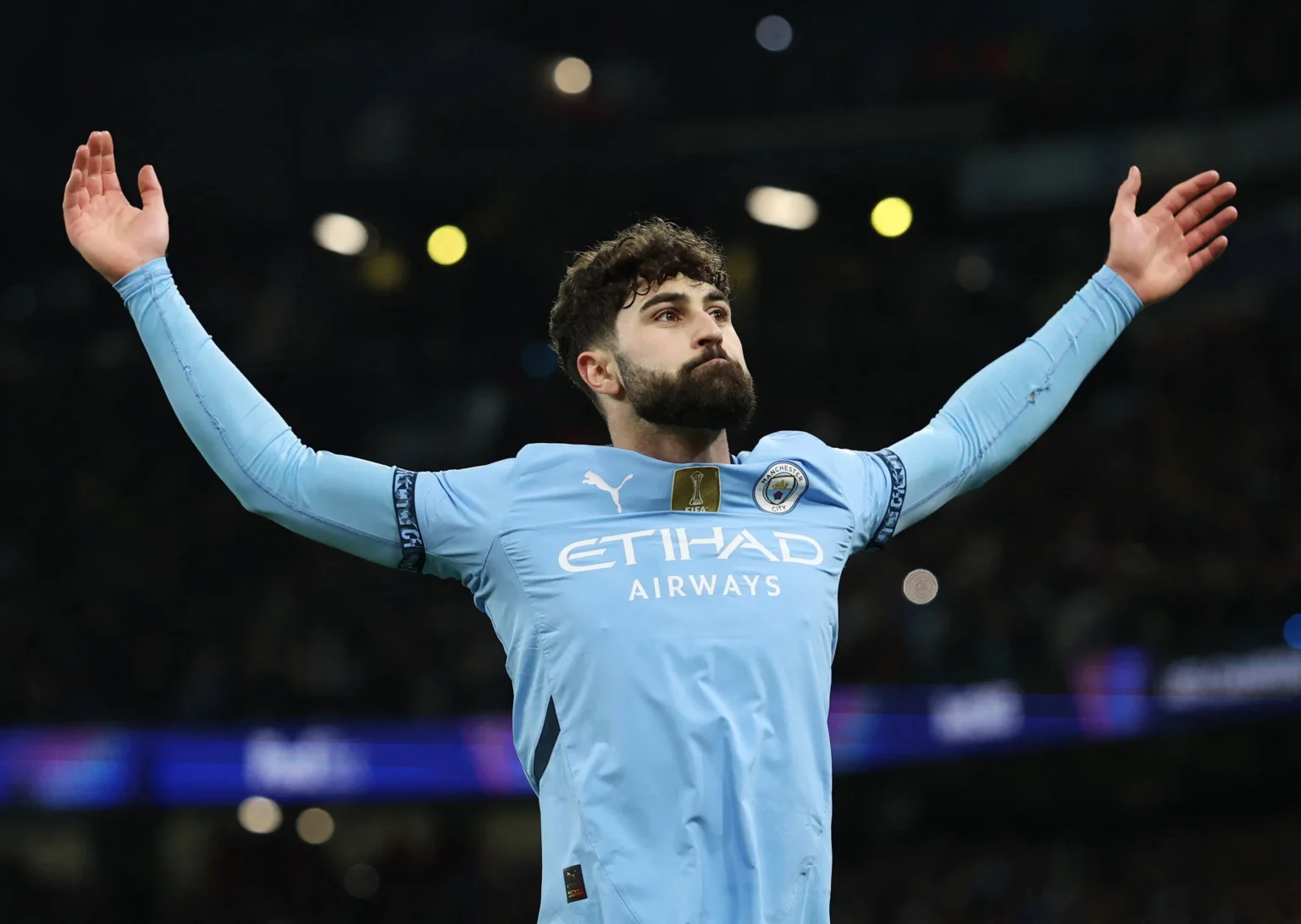Zagueiro do Manchester City confessa: quase trocou o futebol pelo basquete por infelicidade Zagueiro do Manchester City confessa: quase trocou o futebol pelo basquete por infelicidade