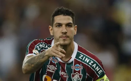 Zenit está negociando a venda do zagueiro Nino para o Flamengo, com valor de transferência estimado em R$ 92 milhões "Zenit está negociando a venda do zagueiro Nino para o Flamengo, com valor de transferência estimado em R$ 92 milhões"