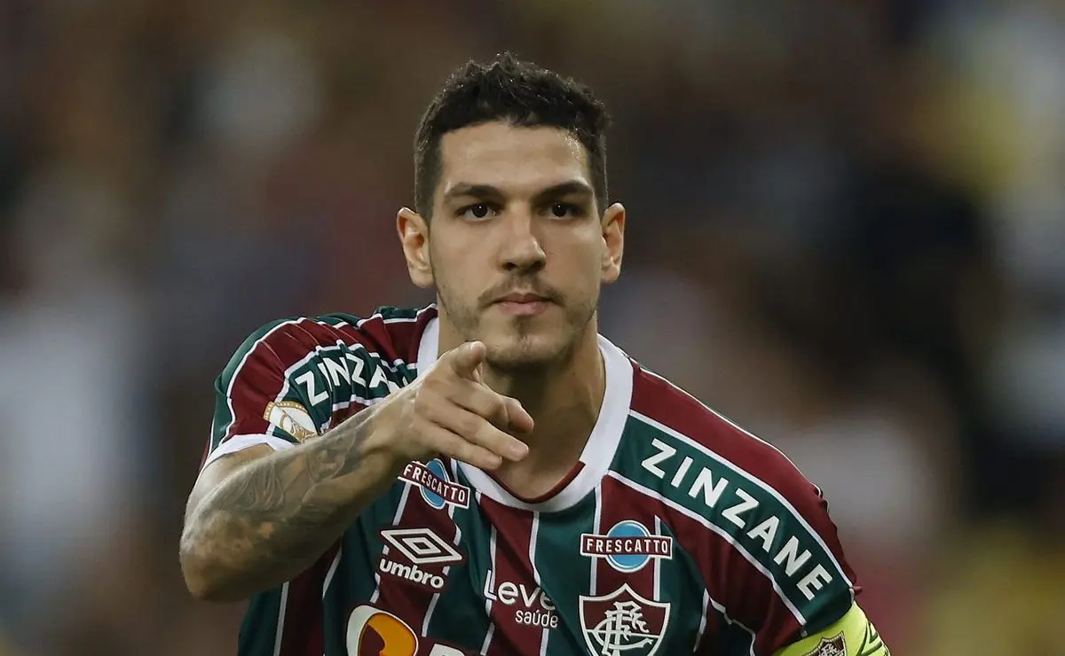 "Zenit está negociando a venda do zagueiro Nino para o Flamengo, com valor de transferência estimado em R$ 92 milhões"