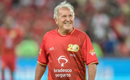 Zico orienta o Flamengo a evitar repetição de erros contra o Racing, como os cometidos diante do Estudiantes Zico orienta o Flamengo a evitar repetição de erros contra o Racing, como os cometidos diante do Estudiantes
