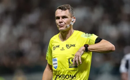 Árbitro escalado para Atlético x Cruzeiro tem histórico de expulsões e polêmicas em clássicos