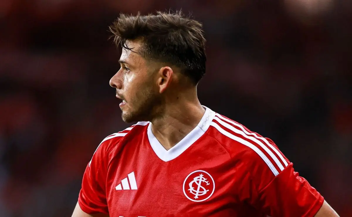 Óscar Romero titular, mas improvisa no ataque contra o Mirassol Óscar Romero titular, mas improvisa no ataque contra o Mirassol