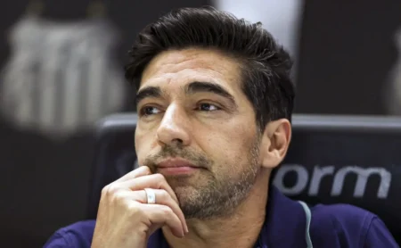 Abel Ferreira Debate Corrida Pelo Título Entre Flamengo e Palmeiras e Aponta Foco Chave de Aperfeiçoamento