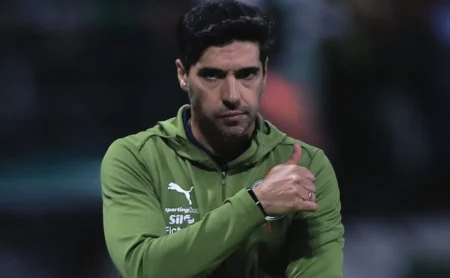 Abel Ferreira Explica Ciclo Vicioso do Investimento do Palmeiras no Mercado em Resposta a Crespo