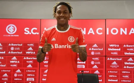 Abel Hernández, ex-Internacional e Fluminense, cogita jogar a Libertadores pelo Mirassol