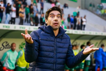 Abel detalha Palmeiras reserva no Brasileirão após virada histórica: Pernas e cabeça não permitiam Abel detalha Palmeiras reserva no Brasileirão após virada histórica: "Pernas e cabeça não permitiam"