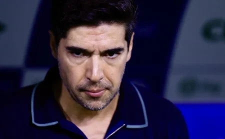 Abel expõe manchetes na Libertadores: poupa contra Grêmio e Massini detalha dificuldade ante Flamengo Abel expõe manchetes na Libertadores: poupa contra Grêmio e Massini detalha dificuldade ante Flamengo