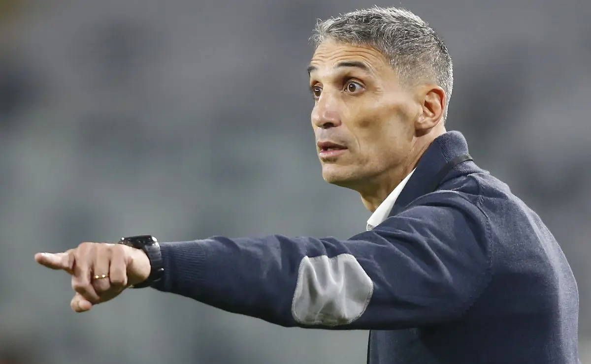 Adonis Frías: da Desconfiança à Firma no Santos sob o Comando de Vojvoda