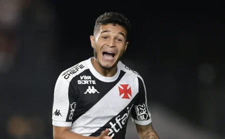 Adson: Condição Atualizada e Retorno aos Gramados Animam Fernando Diniz para 2026