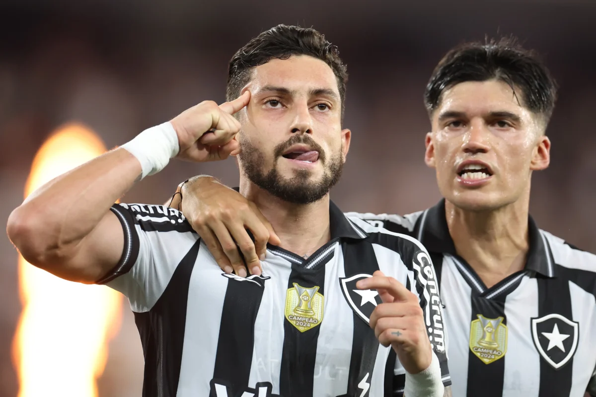 Alex Telles, do Botafogo, alivia peso de gol de pênalti após falha na Copa do Brasil: Me cobrei muito Alex Telles, do Botafogo, alivia peso de gol de pênalti após falha na Copa do Brasil: "Me cobrei muito"
