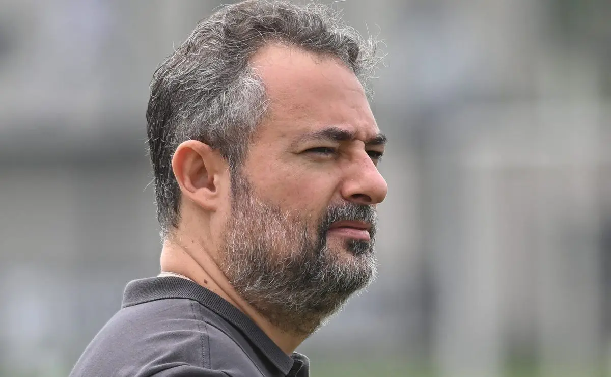 Alexandre Mattos aborda luta do Santos contra o rebaixamento: “Estamos empenhados” Alexandre Mattos aborda luta do Santos contra o rebaixamento: “Estamos empenhados”