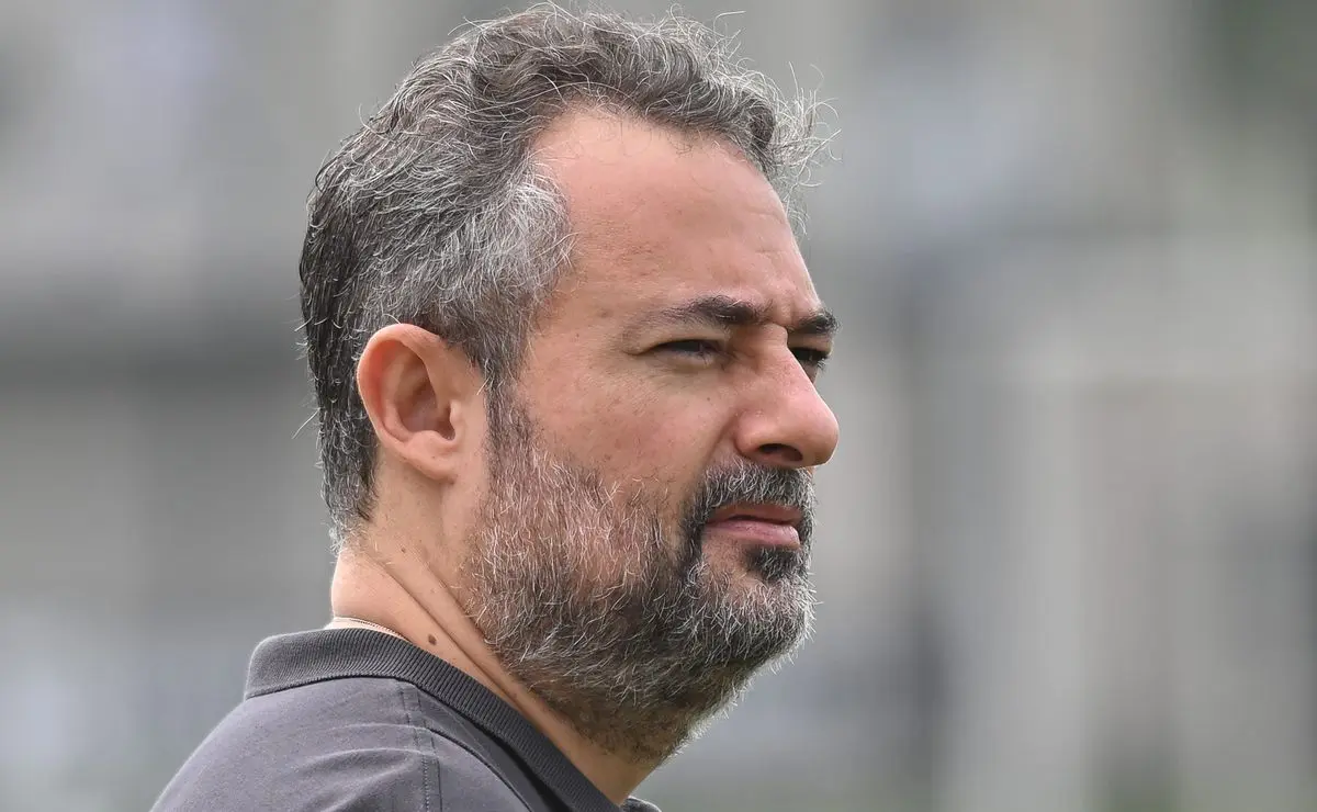 Alexandre Mattos negocia trio do Santos; Sandry, Zanocelo e Kevyson em possível saída do Peixe Alexandre Mattos negocia trio do Santos; Sandry, Zanocelo e Kevyson em possível saída do Peixe