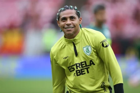 América-MG dispensa meia e atacante com contratos vencidos