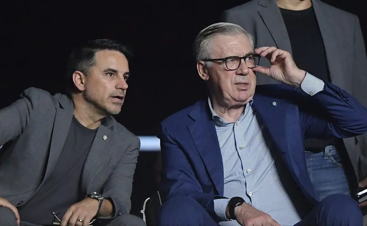 Ancelotti Ignora Declarações de Leão e Oswaldo Oliveira e Mantém Foco na Seleção Brasileira Ancelotti Ignora Declarações de Leão e Oswaldo Oliveira e Mantém Foco na Seleção Brasileira