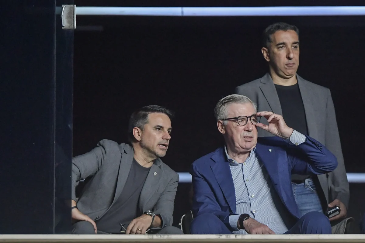 Ancelotti exalta Paulo Henrique e o clima de São Januário: Espetacular Ancelotti exalta Paulo Henrique e o clima de São Januário: "Espetacular"