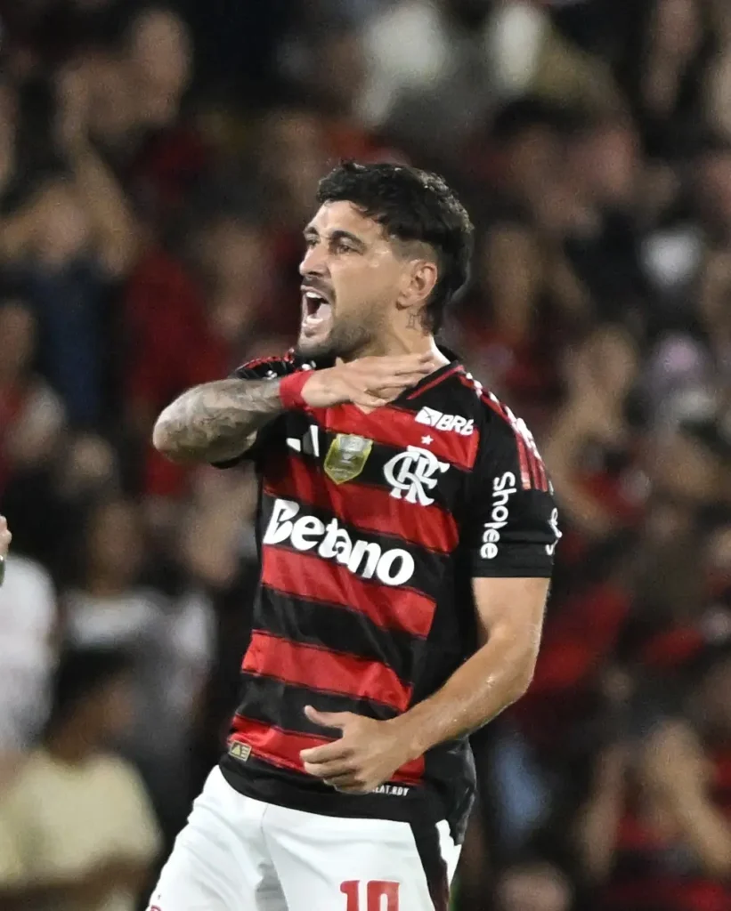 Arrascaeta Lidera Gols de Falta do Flamengo na Década Arrascaeta Lidera Gols de Falta do Flamengo na Década