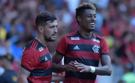 Atlético-MG Cobiça Bruno Henrique do Flamengo para Forte Parceria com Dudu ou Hulk, com Aprovação de Sampaoli
