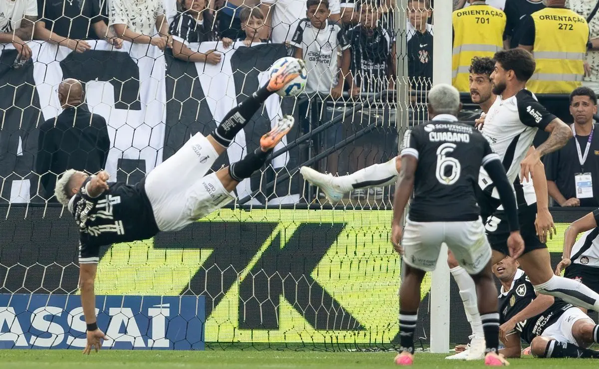 Barrera Brilha com Gol de Bicicleta e Garante Empate para o Botafogo Contra o Corinthians no Brasileirão Betano