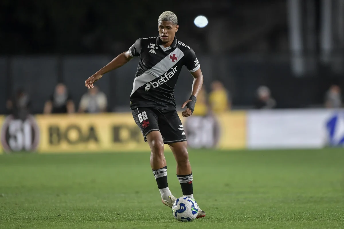 Barros Sai com Dores e Gera Preocupação no Vasco para Clássico Contra o Botafogo