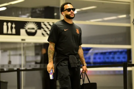 Bastidores: Memphis busca residência em São Paulo e aguarda repasse do Corinthians