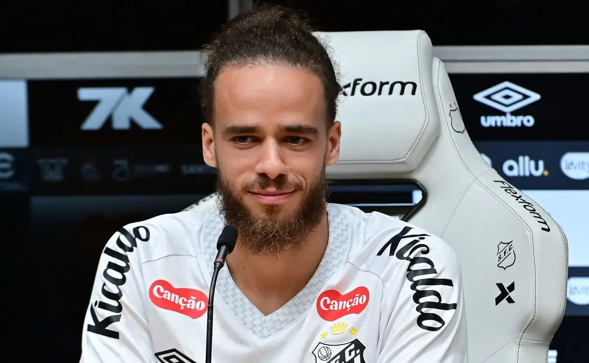 Billal Brahimi é relacionado pelo Santos e fica à disposição de Vojvoda contra o Flamengo após polêmica