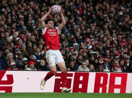 Bolas paradas e laterais na área: críticos apontam retrocesso e levantam dúvidas na Premier League