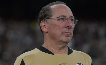 Botafogo Encara R$ 7 Milhões: Textor Garante Riquelme, Joia do Sport Botafogo Encara R$ 7 Milhões: Textor Garante Riquelme, Joia do Sport